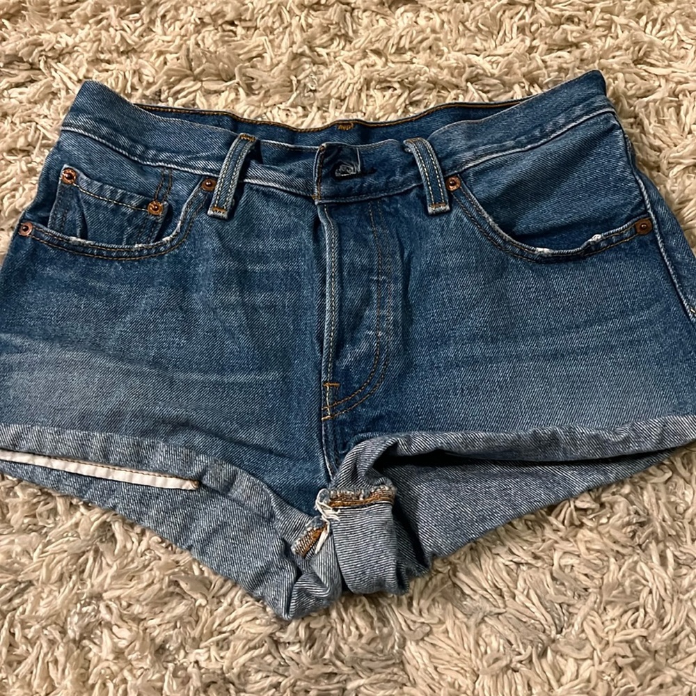 Levi’s denim shorts size 25